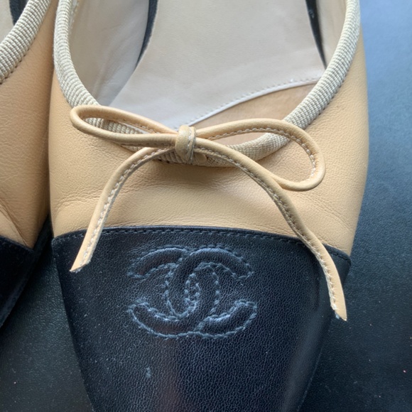 CHANEL 2005 CC Cap-Toe Slide Mules Size: 38 - Picture 6 of 7